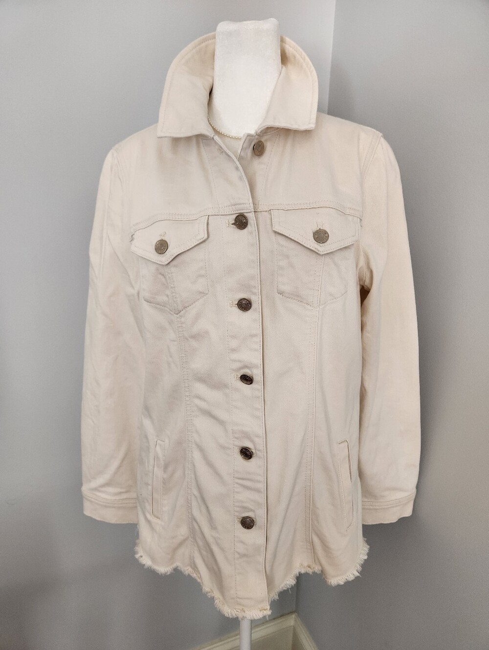 Chico's Lightweight Cream Shacket with Frayed Hem Sz 1 - Picture 2 of 10